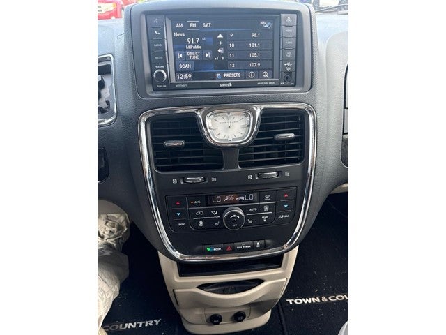 2015 Chrysler Town & Country Touring-L