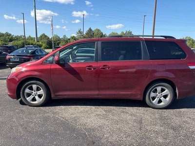 2012 Toyota Sienna LE 8 Passenger