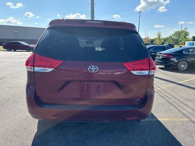 2012 Toyota Sienna LE 8 Passenger