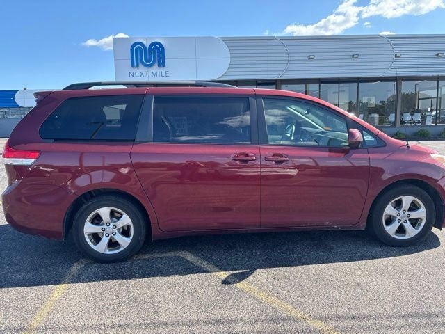 2012 Toyota Sienna LE 8 Passenger