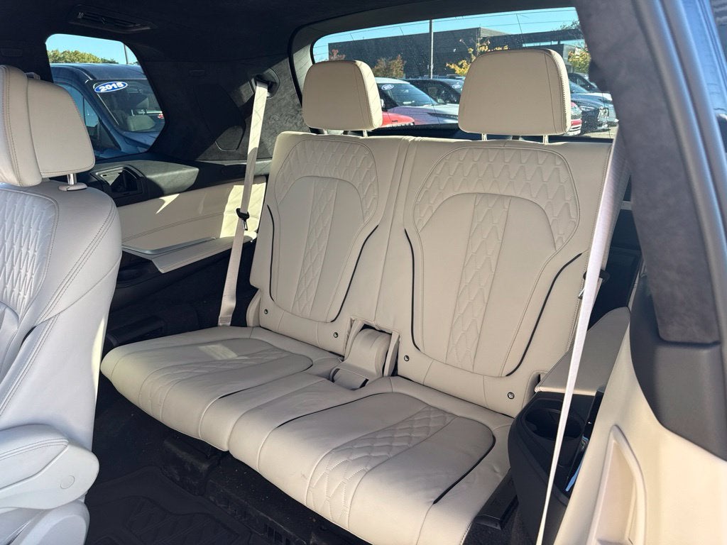 2022 BMW X7 M50i