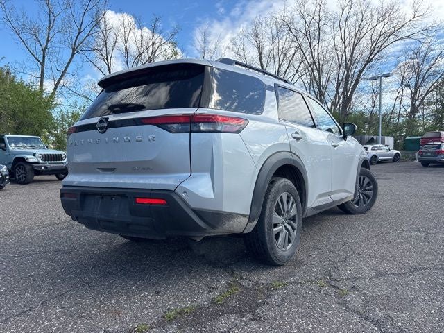 2024 Nissan Pathfinder SV