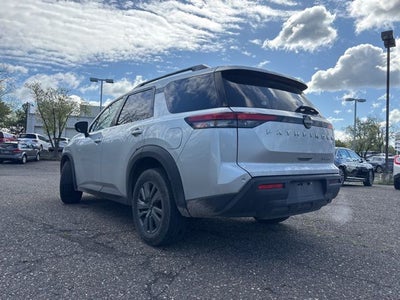 2024 Nissan Pathfinder SV