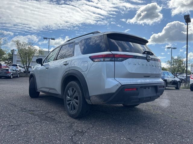 2024 Nissan Pathfinder SV