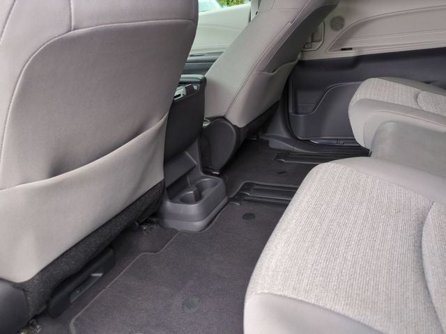 2022 Toyota Sienna LE 8 Passenger