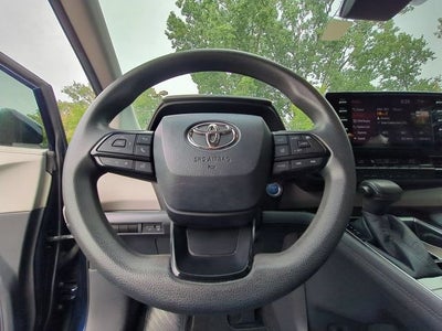 2022 Toyota Sienna LE 8 Passenger