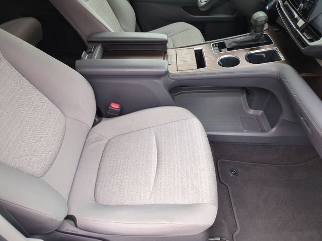 2022 Toyota Sienna LE 8 Passenger