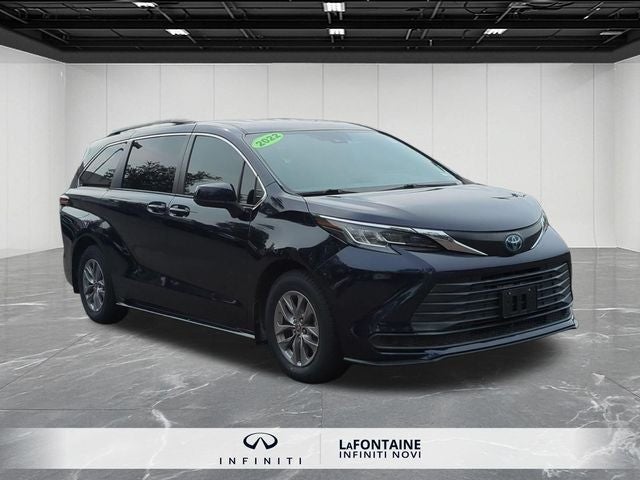2022 Toyota Sienna LE 8 Passenger