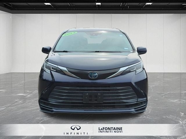 2022 Toyota Sienna LE 8 Passenger