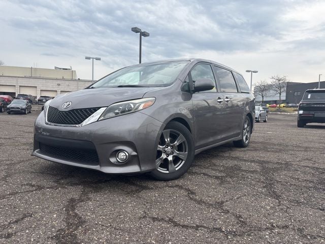 2017 Toyota Sienna SE 8 Passenger