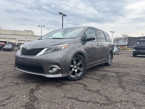 2017 Toyota Sienna SE 8 Passenger
