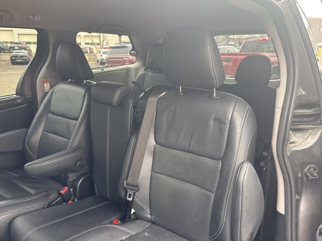 2017 Toyota Sienna SE 8 Passenger