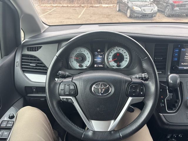2017 Toyota Sienna SE 8 Passenger