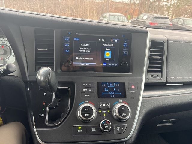 2017 Toyota Sienna SE 8 Passenger