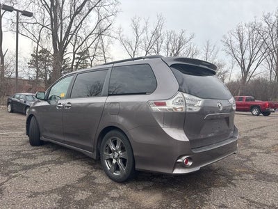 2017 Toyota Sienna SE 8 Passenger