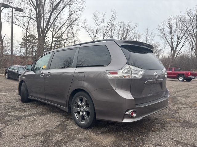 2017 Toyota Sienna SE 8 Passenger