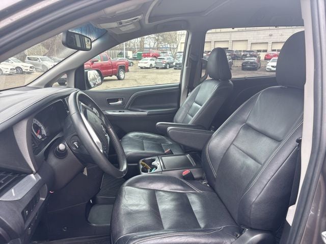 2017 Toyota Sienna SE 8 Passenger