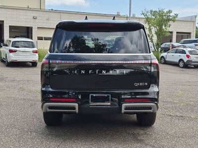 2027 INFINITI QX80 LUXE