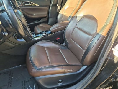 2017 INFINITI QX30 Premium