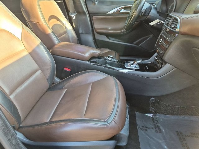 2017 INFINITI QX30 Premium