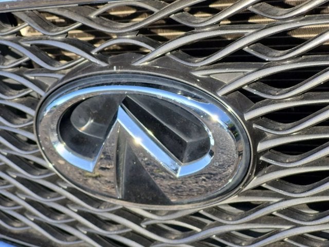 2017 INFINITI QX30 Premium