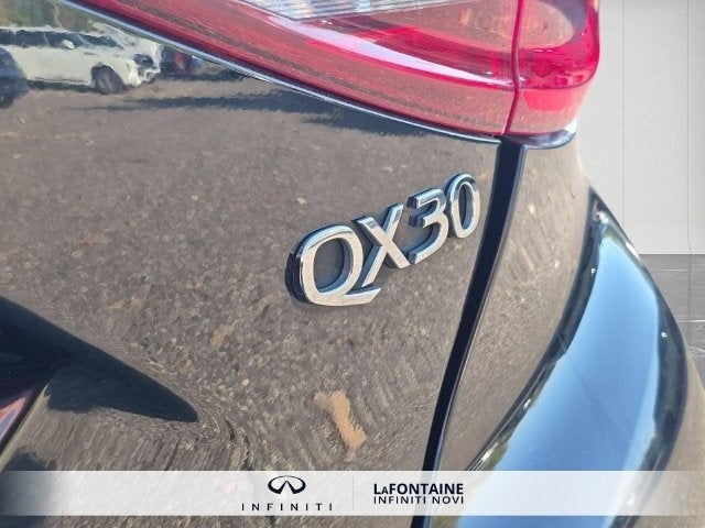 2017 INFINITI QX30 Premium