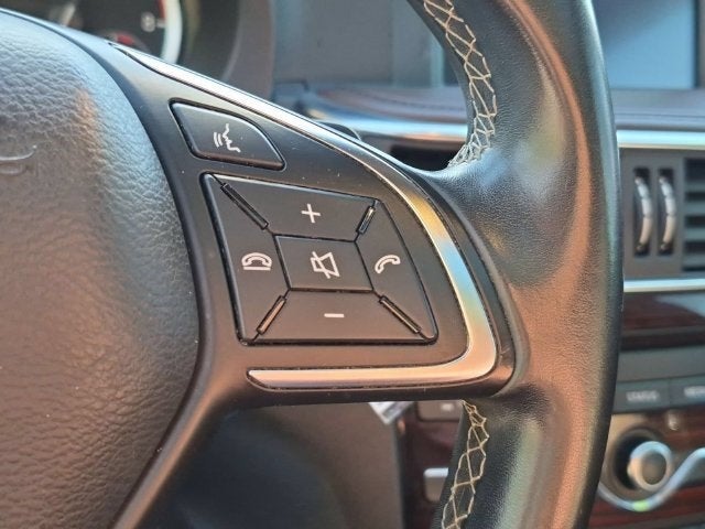 2017 INFINITI QX30 Premium