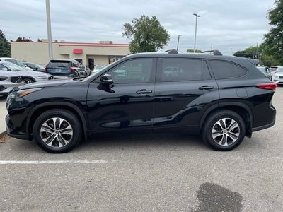 2022 Toyota Highlander Hybrid XLE
