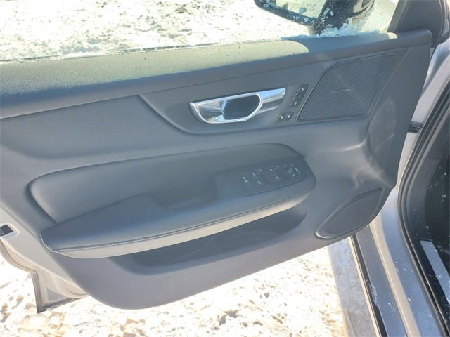 2023 Volvo S60 B5 Plus Dark Theme