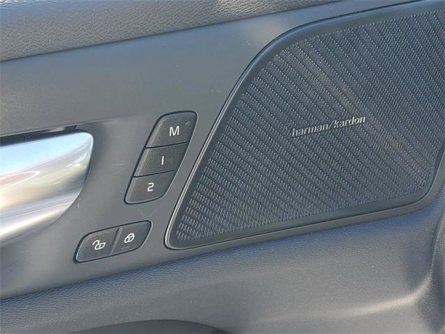 2023 Volvo S60 B5 Plus Dark Theme