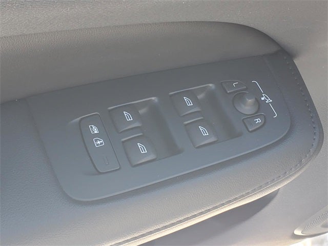 2023 Volvo S60 B5 Plus Dark Theme