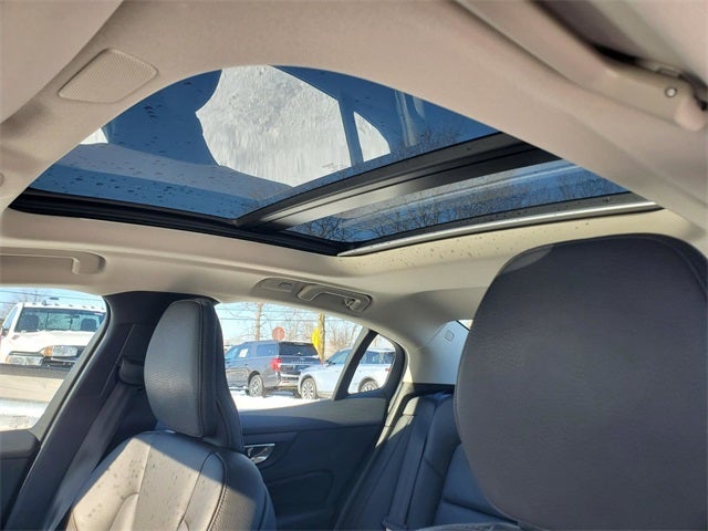 2023 Volvo S60 B5 Plus Dark Theme