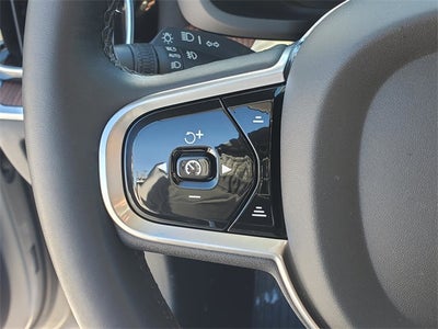 2023 Volvo S60 B5 Plus Dark Theme