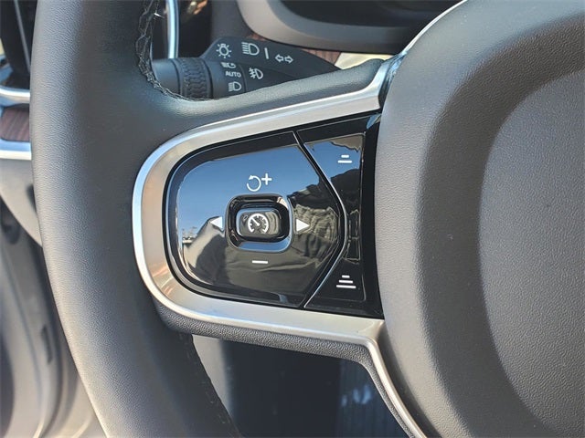 2023 Volvo S60 B5 Plus Dark Theme