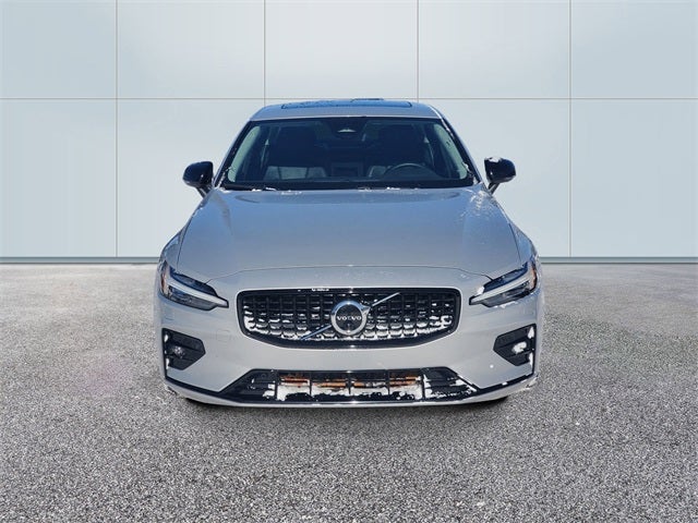 2023 Volvo S60 B5 Plus Dark Theme
