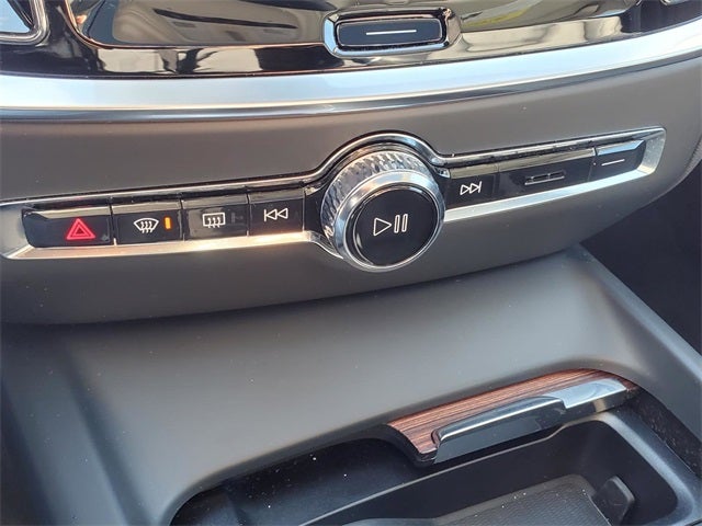 2023 Volvo S60 B5 Plus Dark Theme