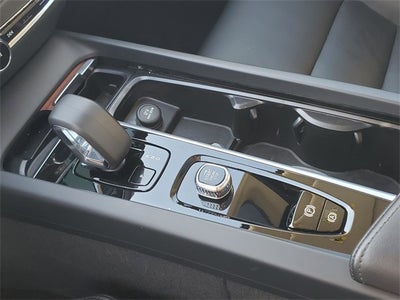 2023 Volvo S60 B5 Plus Dark Theme