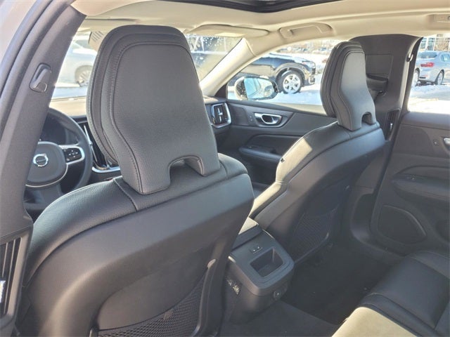 2023 Volvo S60 B5 Plus Dark Theme