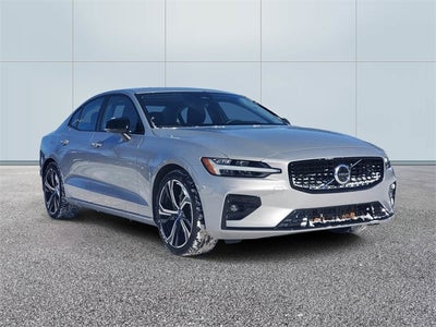 2023 Volvo S60 B5 Plus Dark Theme