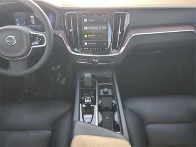 2023 Volvo S60 B5 Plus Dark Theme