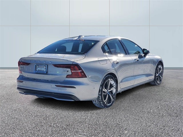 2023 Volvo S60 B5 Plus Dark Theme