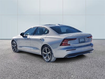 2023 Volvo S60 B5 Plus Dark Theme