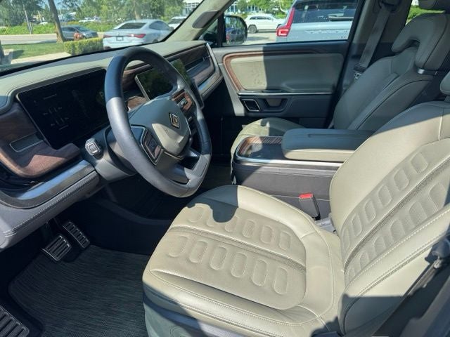 2023 Rivian R1S Adventure