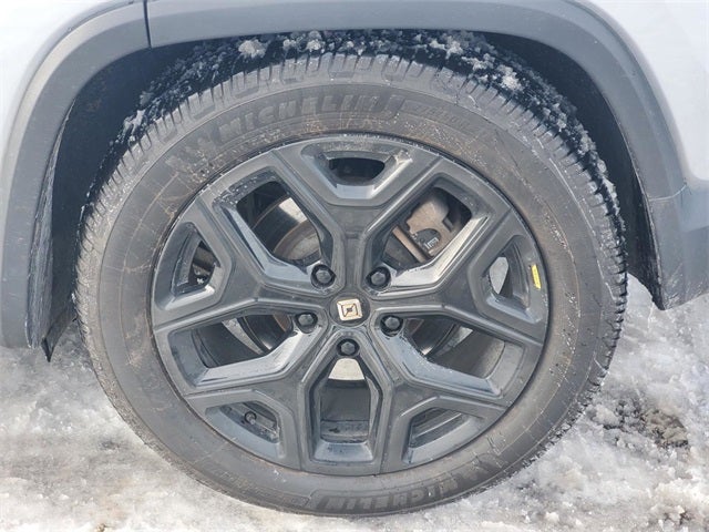 2024 Rivian R1S Adventure