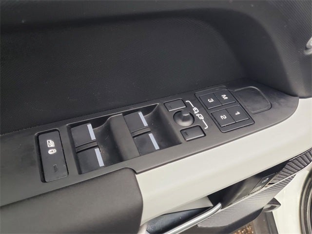 2024 Land Rover Defender 110 S