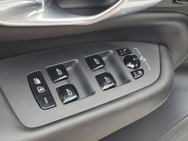 2024 Volvo XC90 B6 Plus Bright Theme