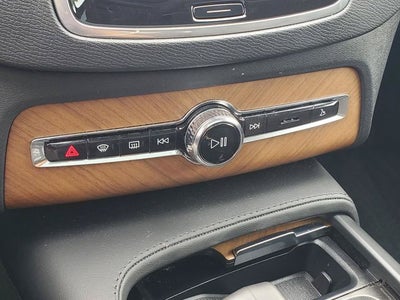 2024 Volvo XC90 B6 Plus Bright Theme