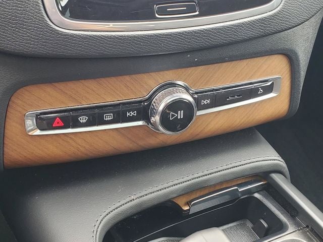 2024 Volvo XC90 B6 Plus Bright Theme
