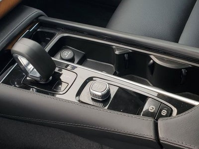 2024 Volvo XC90 B6 Plus Bright Theme
