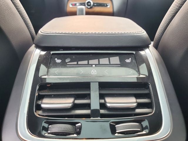2024 Volvo XC90 B6 Plus Bright Theme